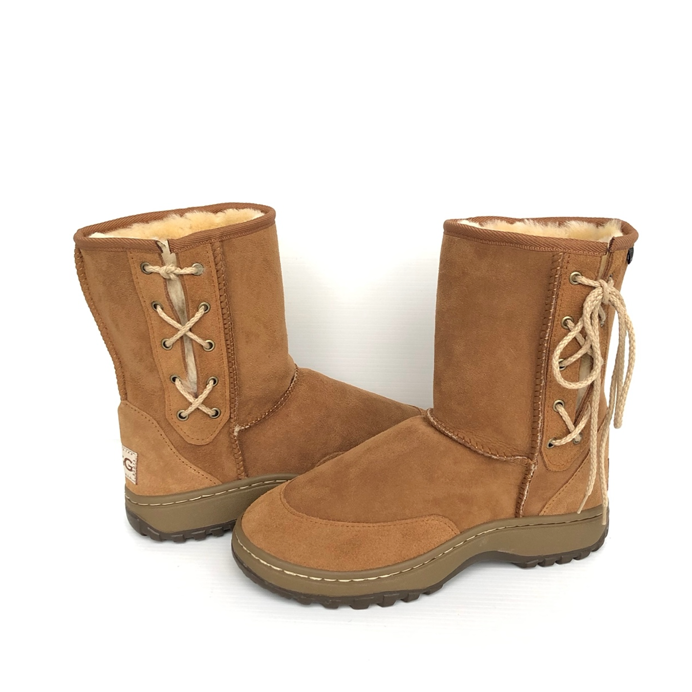 Chestnut colour outdoor ugg boots with side laces
